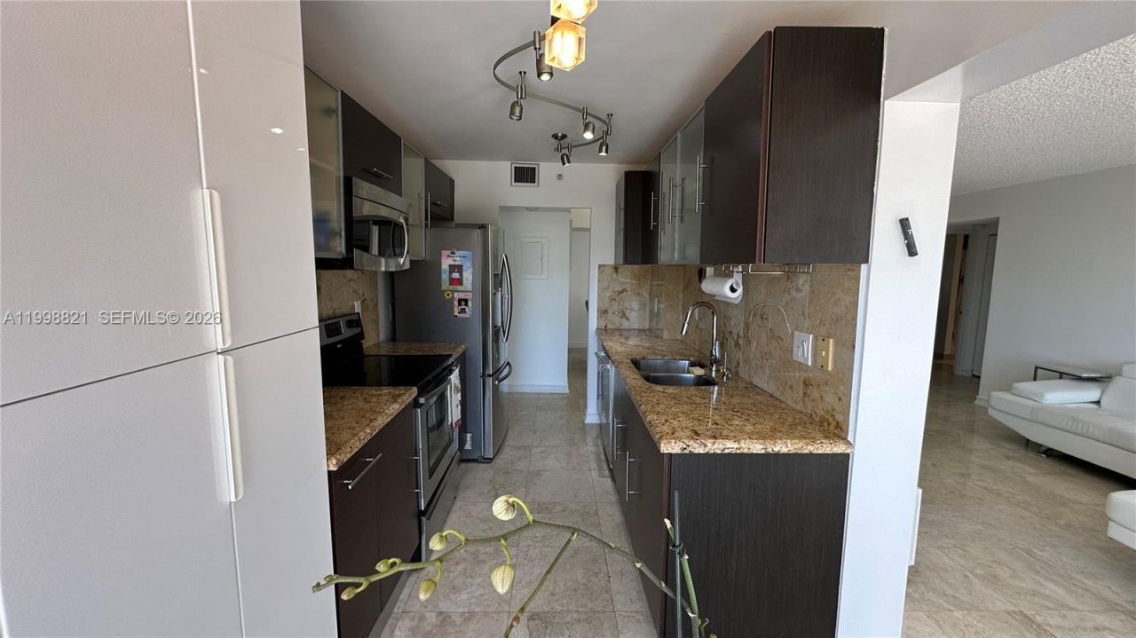 210 174th St, Unit 608, Sunny Isles Beach, FL 33160 Photo