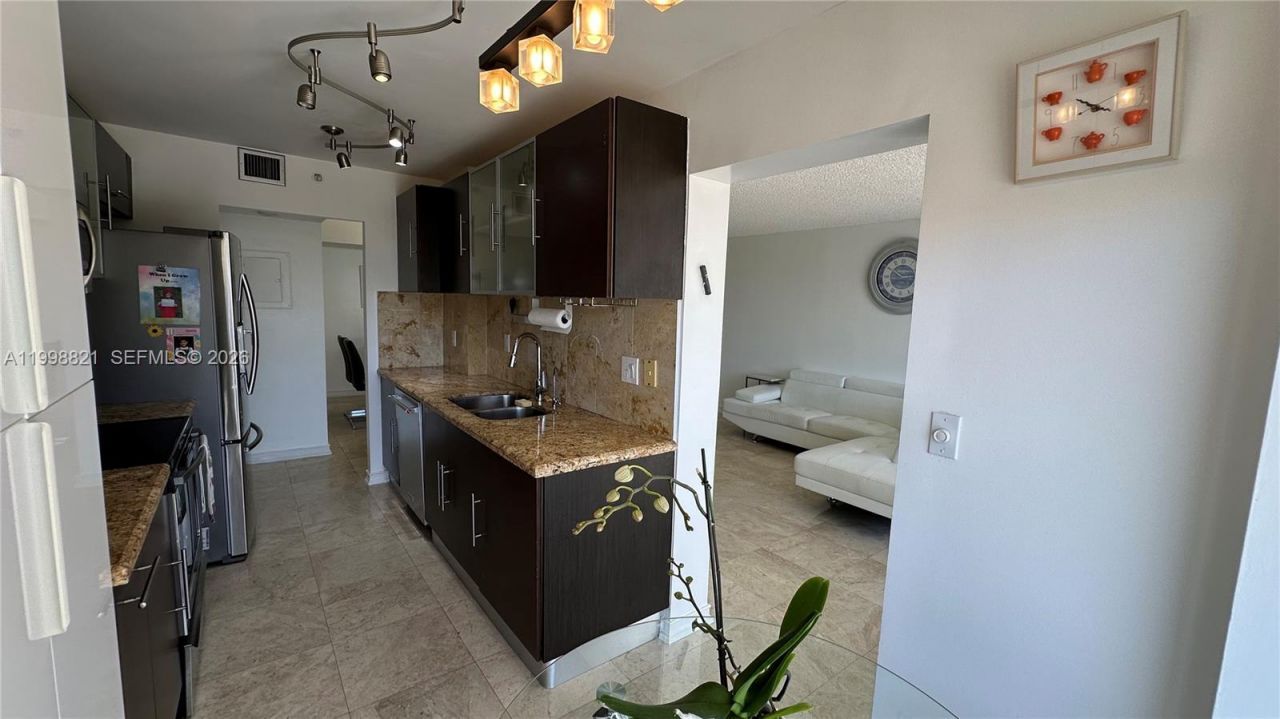 210 174th St, Unit 608, Sunny Isles Beach, FL 33160 Photo