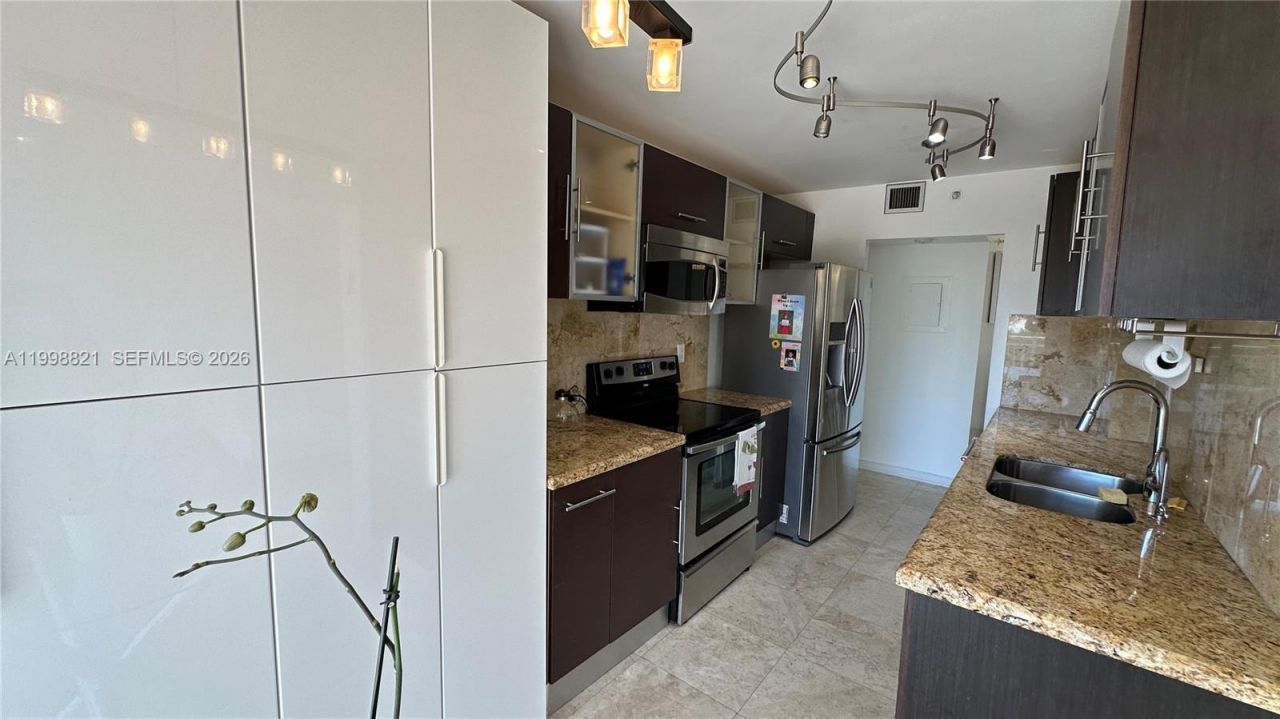 210 174th St, Unit 608, Sunny Isles Beach, FL 33160 Photo