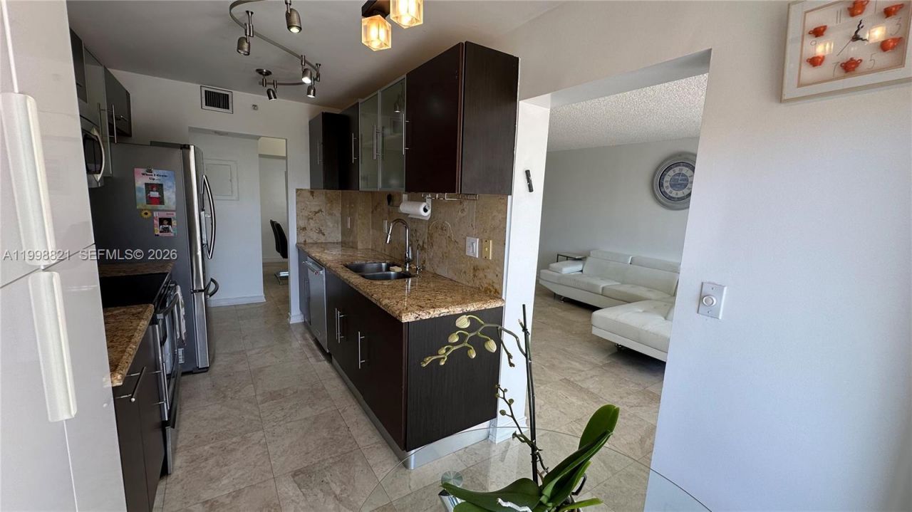 210 174th St, Unit 608, Sunny Isles Beach, FL 33160 Photo