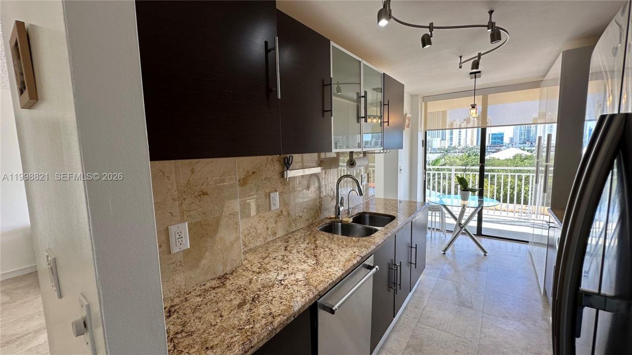 210 174th St, Unit 608, Sunny Isles Beach, FL 33160 Photo