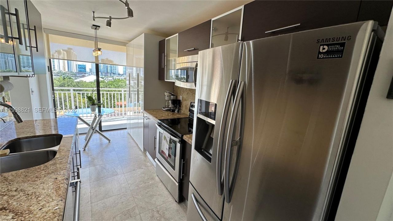 210 174th St, Unit 608, Sunny Isles Beach, FL 33160 Photo