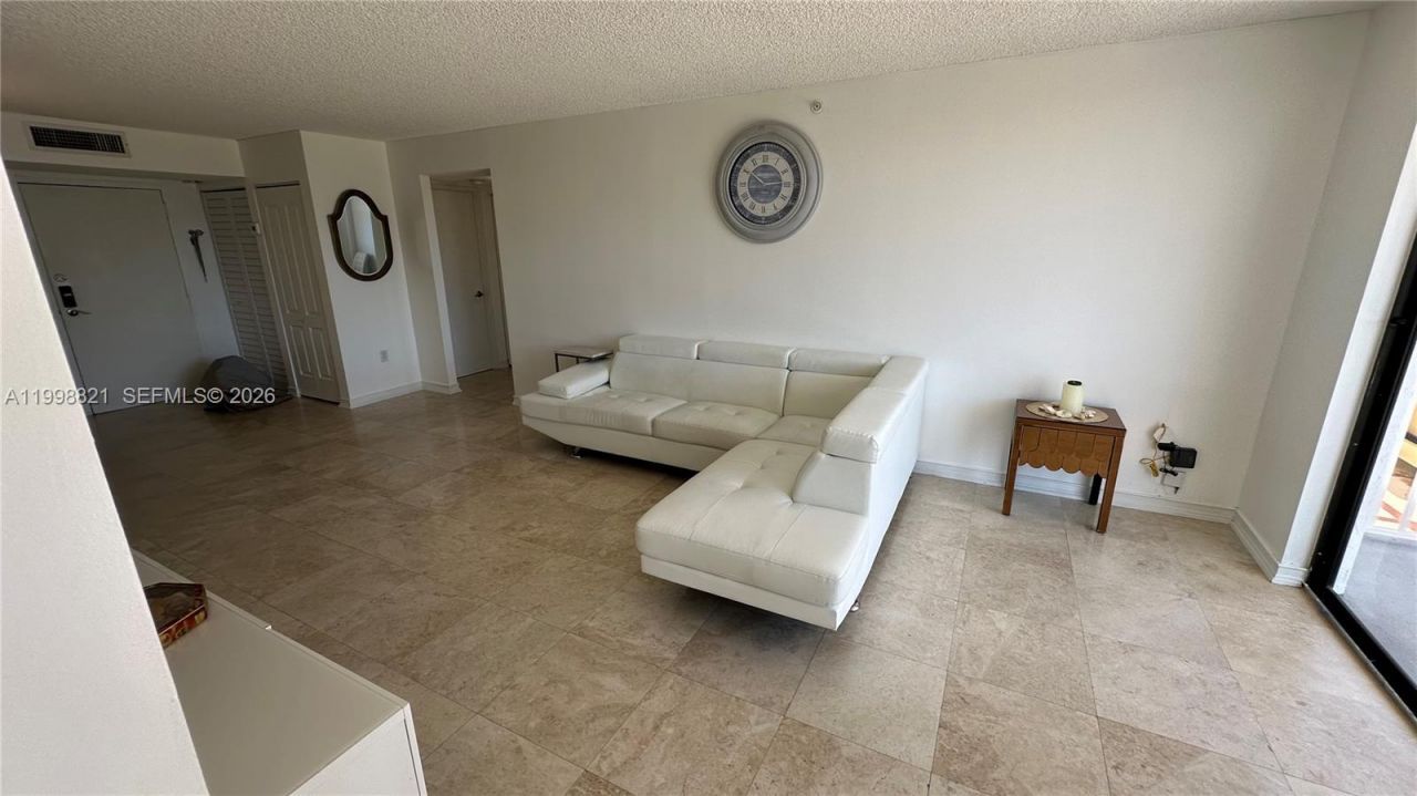 210 174th St, Unit 608, Sunny Isles Beach, FL 33160 Photo