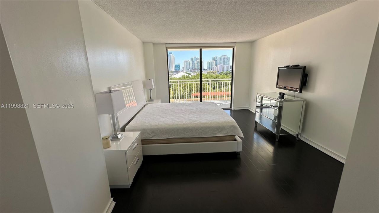 210 174th St, Unit 608, Sunny Isles Beach, FL 33160 Photo