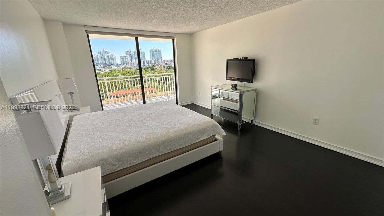 210 174th St, Unit 608, Sunny Isles Beach, FL 33160 Photo