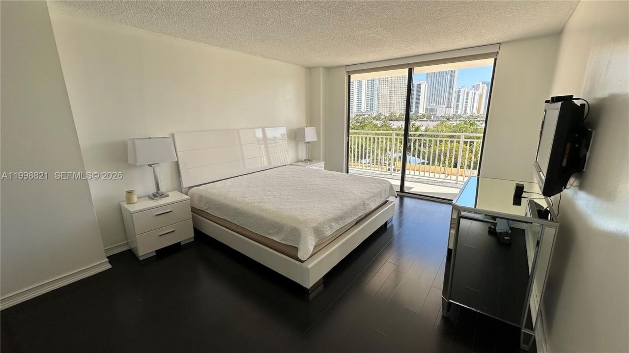 210 174th St, Unit 608, Sunny Isles Beach, FL 33160 Photo