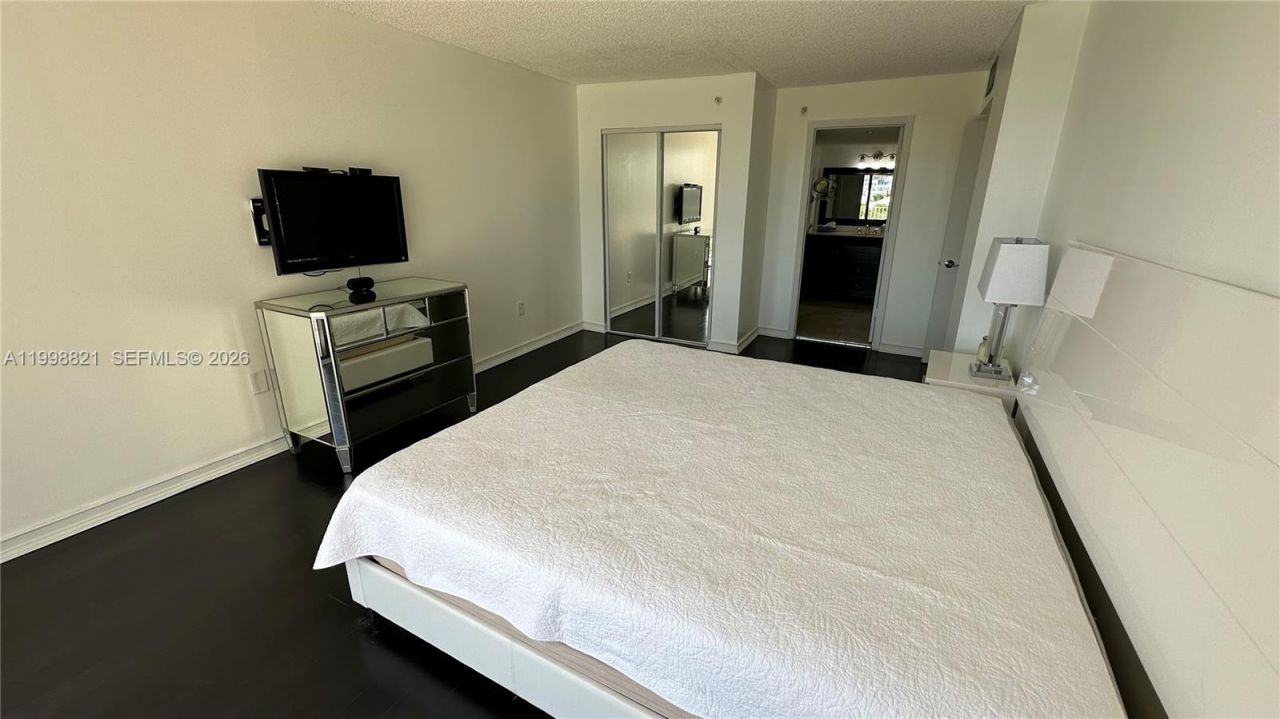 210 174th St, Unit 608, Sunny Isles Beach, FL 33160 Photo