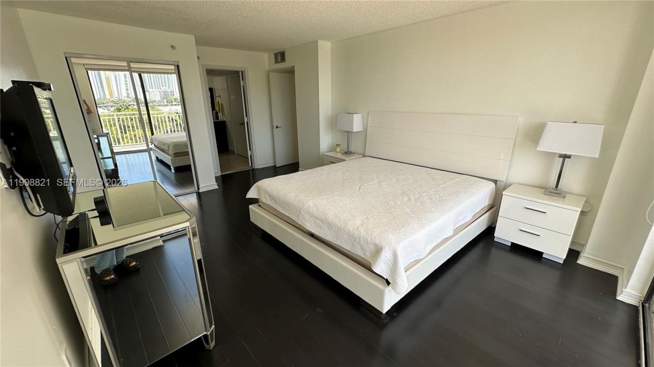 210 174th St, Unit 608, Sunny Isles Beach, FL 33160 Photo