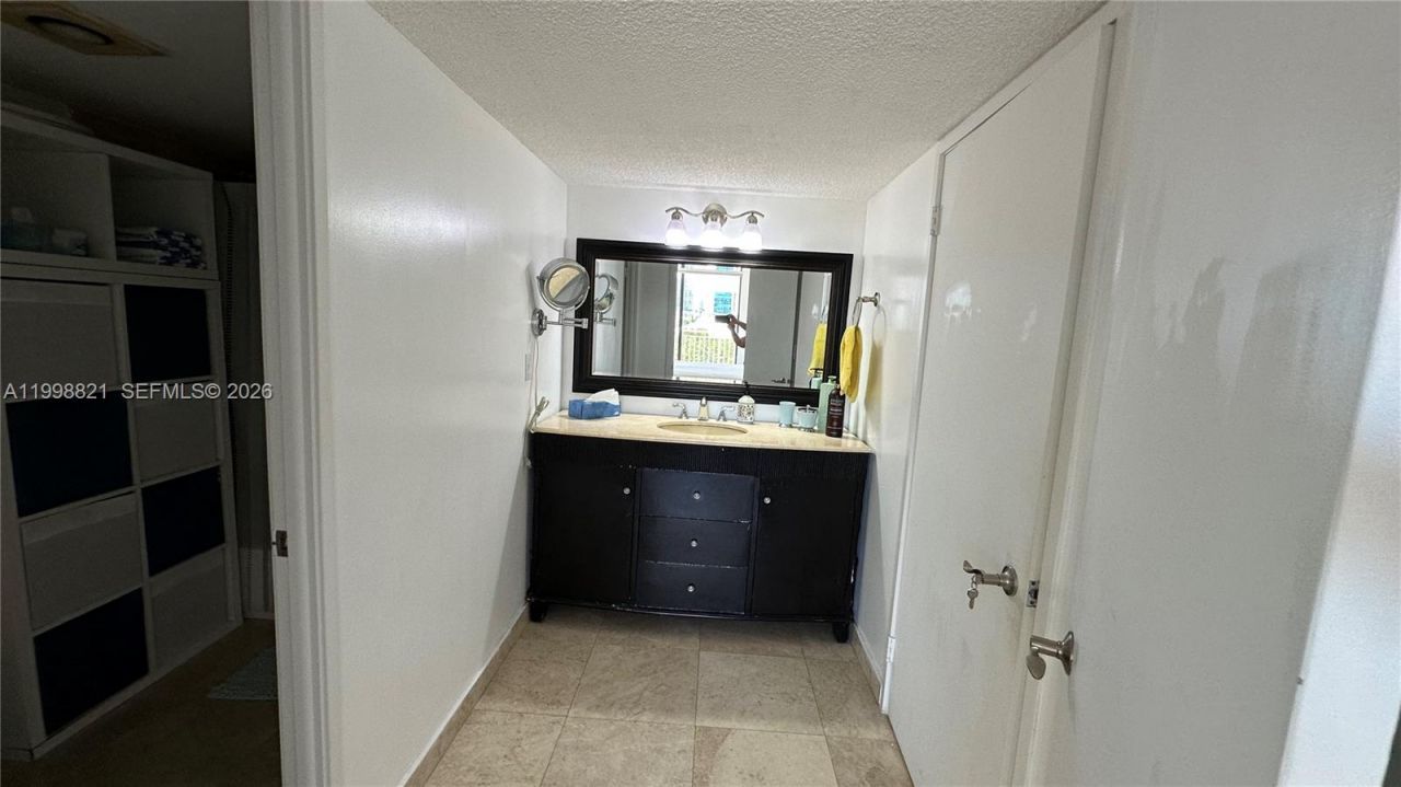 210 174th St, Unit 608, Sunny Isles Beach, FL 33160 Photo