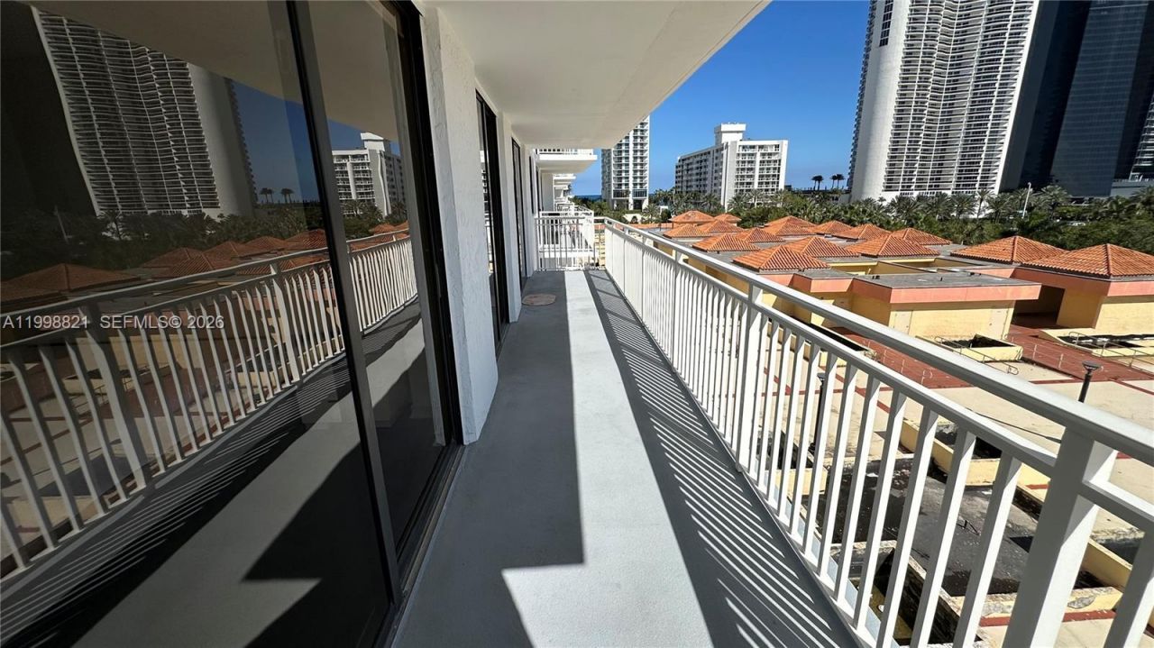 210 174th St, Unit 608, Sunny Isles Beach, FL 33160 Photo