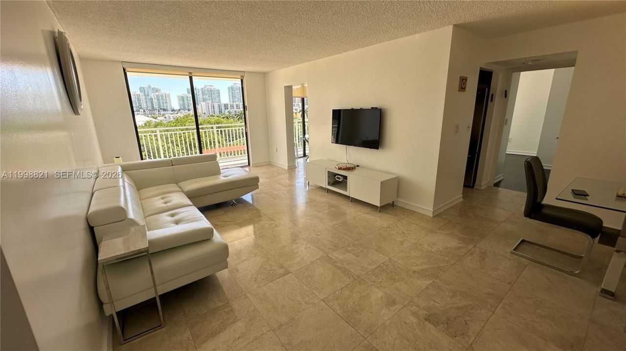 210 174th St, Unit 608, Sunny Isles Beach, FL 33160 Photo