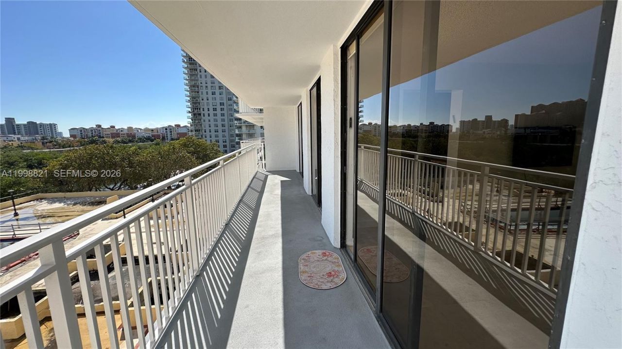 210 174th St, Unit 608, Sunny Isles Beach, FL 33160 Photo