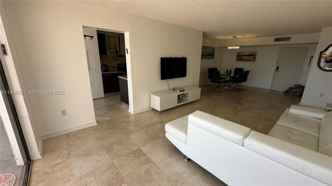210 174th St, Unit 608, Sunny Isles Beach, FL 33160 Photo