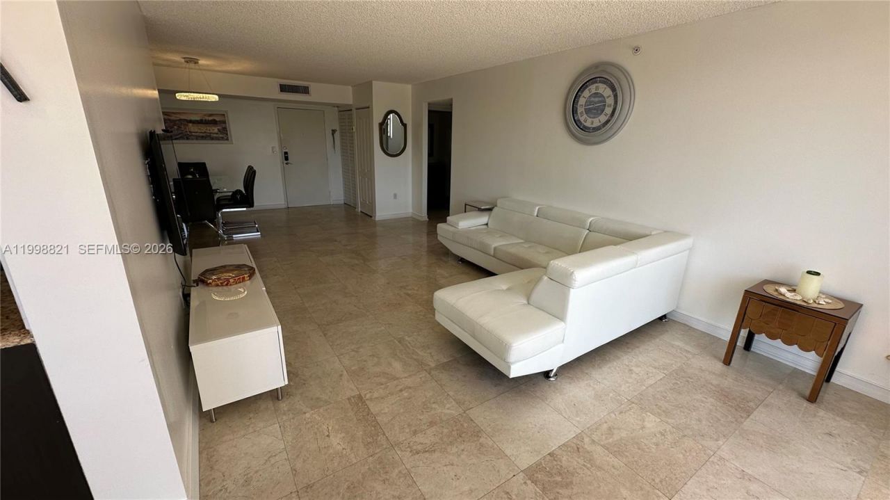 210 174th St, Unit 608, Sunny Isles Beach, FL 33160 Photo