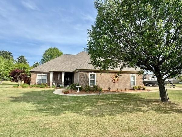 112 Longhorn Dr., Tupelo, MS 38804