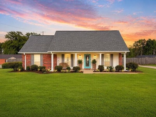 210 Ivie Ln., Mantachie, MS 38855