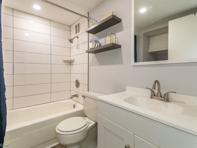 1651 Mentor Avenue, Unit 2605, Painesville, OH 44077 Photo 13