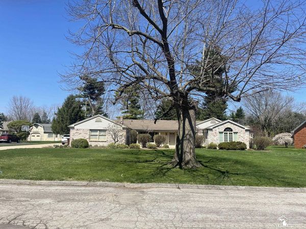 3202 Edgevale Drive, Lambertville, MI 48144