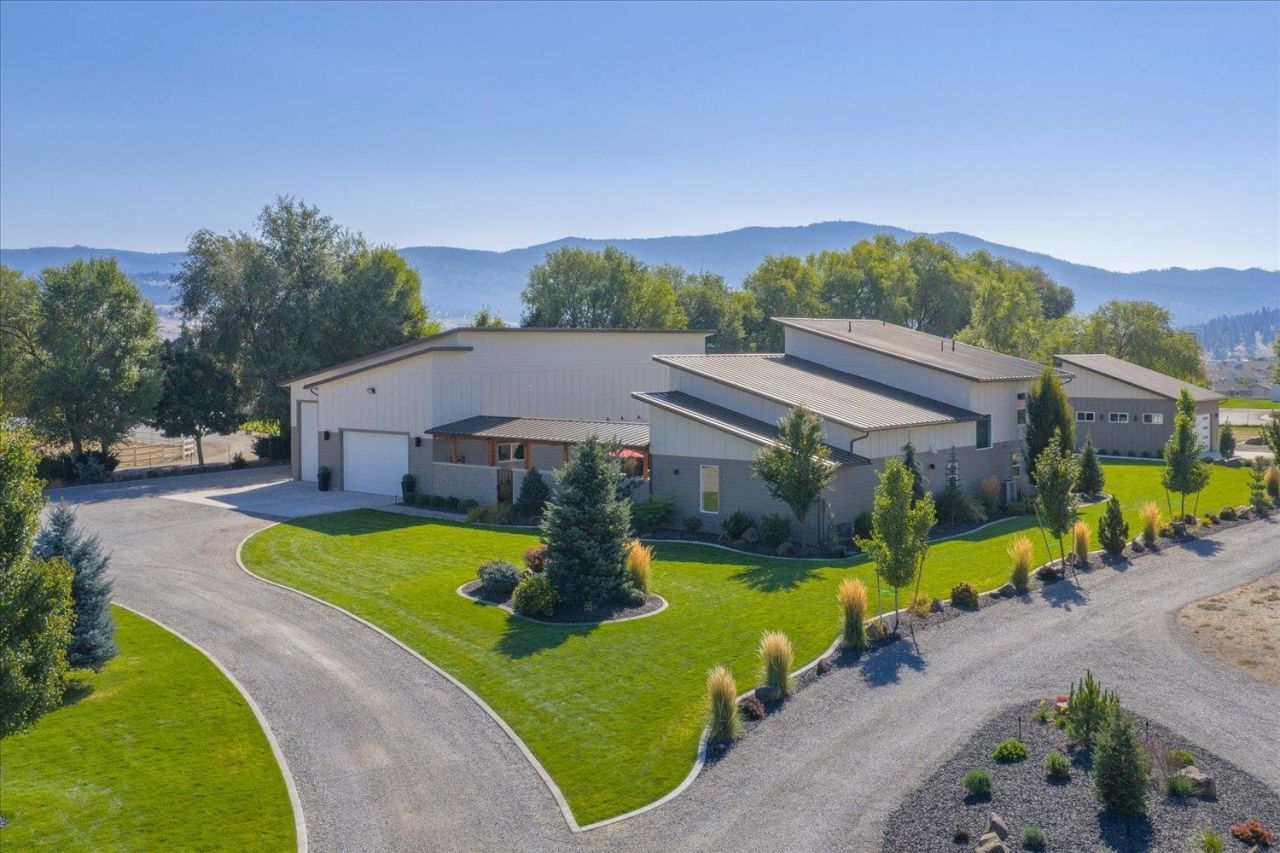 19020 E 8th Ave primary photo