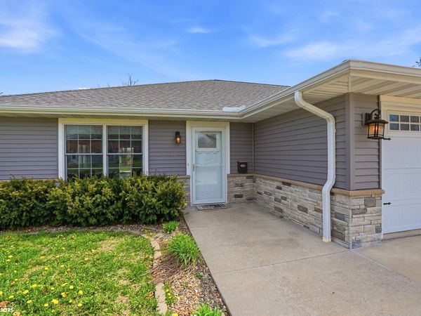 614 N Lincoln Street, Unit 102, Mount Pleasant, IA 52641