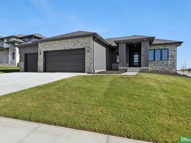 3321 S 212th Street, Elkhorn, NE 68022