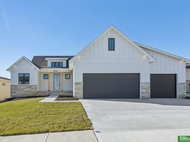 3306 S 212th Street, Elkhorn, NE 68022