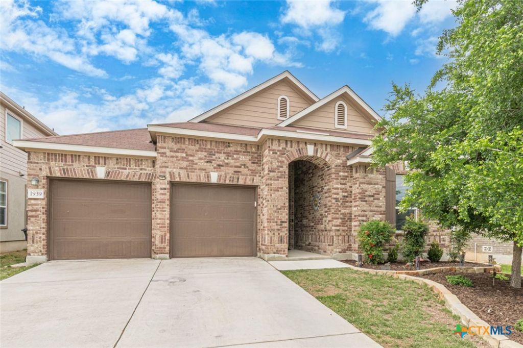 1939 Kyle Way, New Braunfels, TX 78130 Main Photo