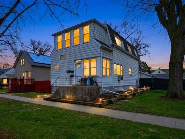 12815 Clinton Street , Blue Island, IL 60406