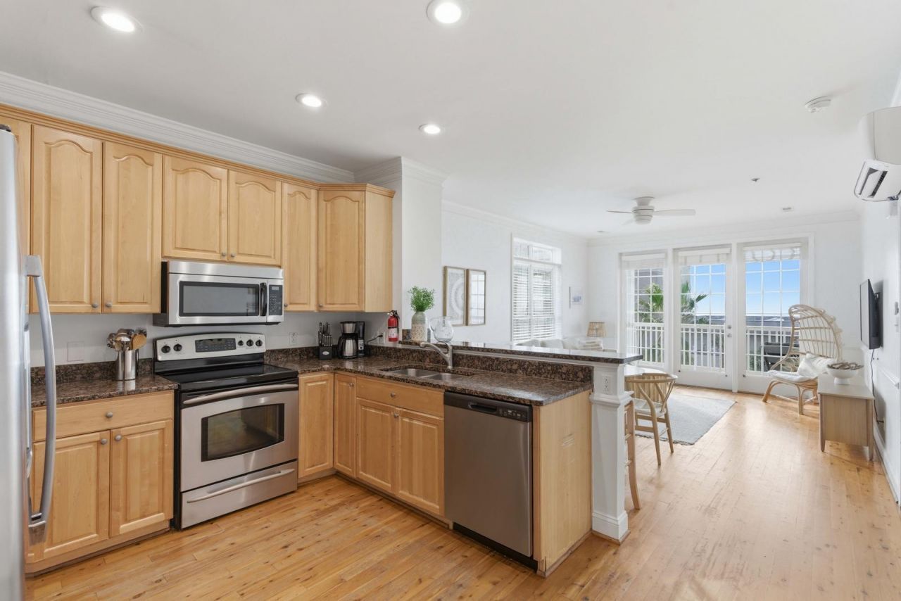 106 W Arctic Avenue Photo 5