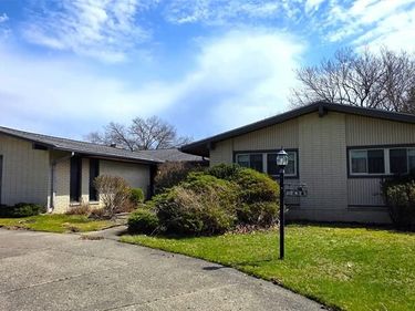 22411 Twyckingham Way, Southfield, MI 48034