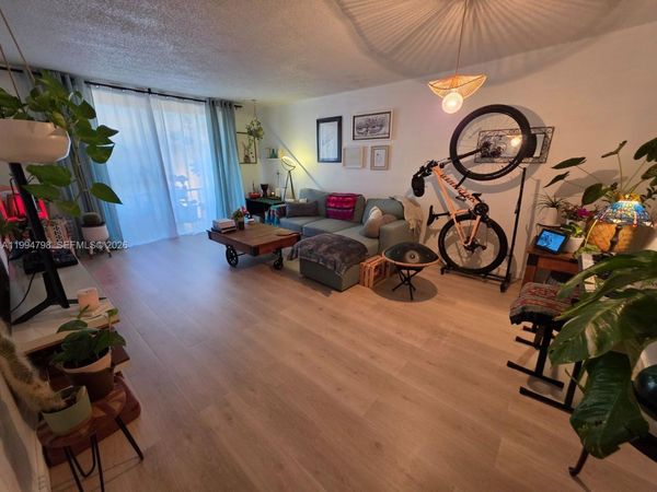 9360 Fontainebleau Blvd, Unit 503, Miami, FL 33172