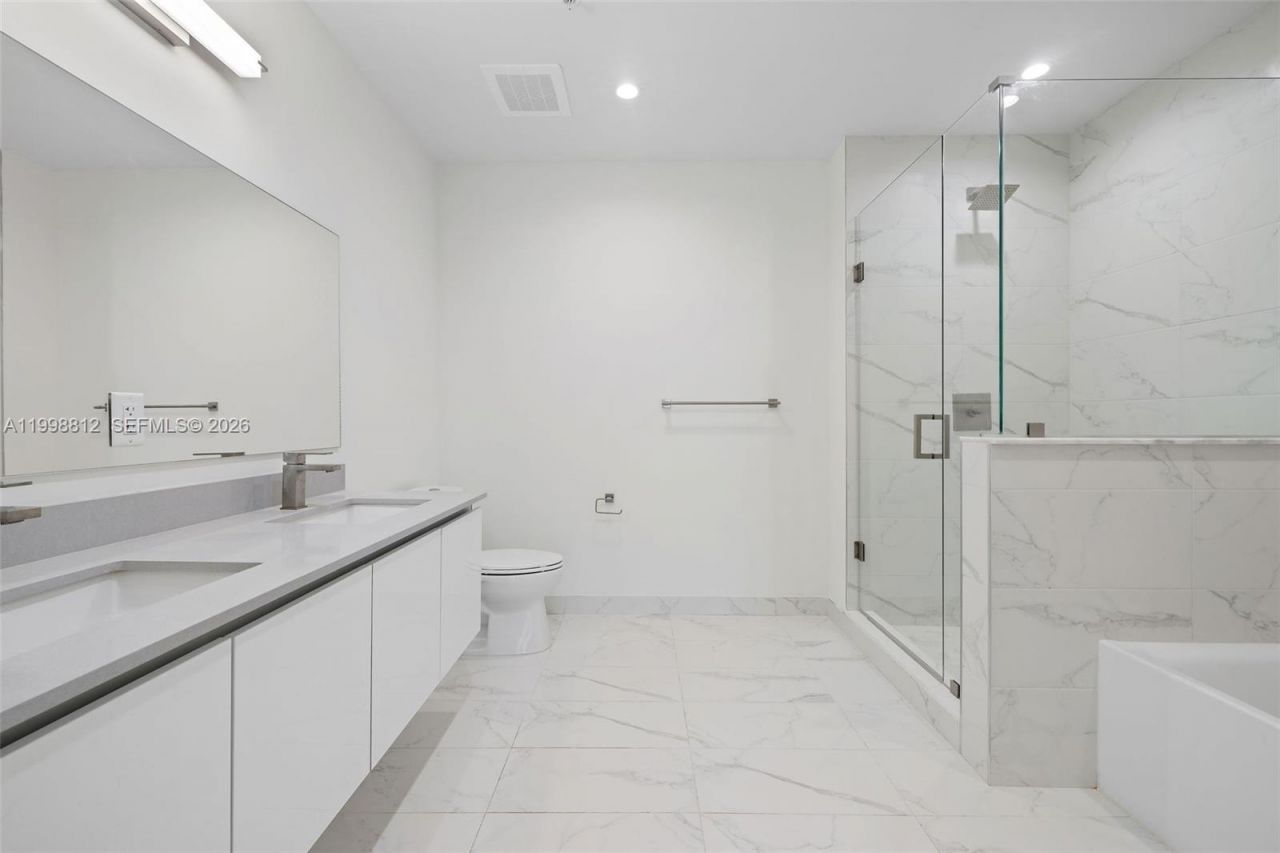 101 Diplomat Pkwy, Unit 1004, Hallandale Beach, FL 33009 Photo