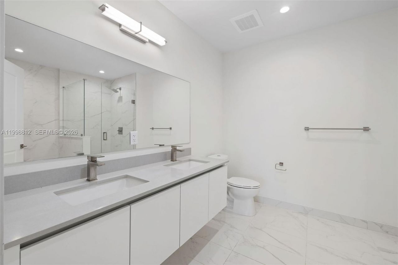101 Diplomat Pkwy, Unit 1004, Hallandale Beach, FL 33009 Photo