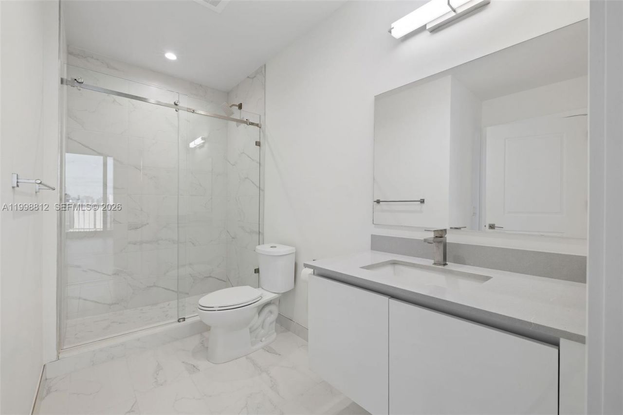 101 Diplomat Pkwy, Unit 1004, Hallandale Beach, FL 33009 Photo