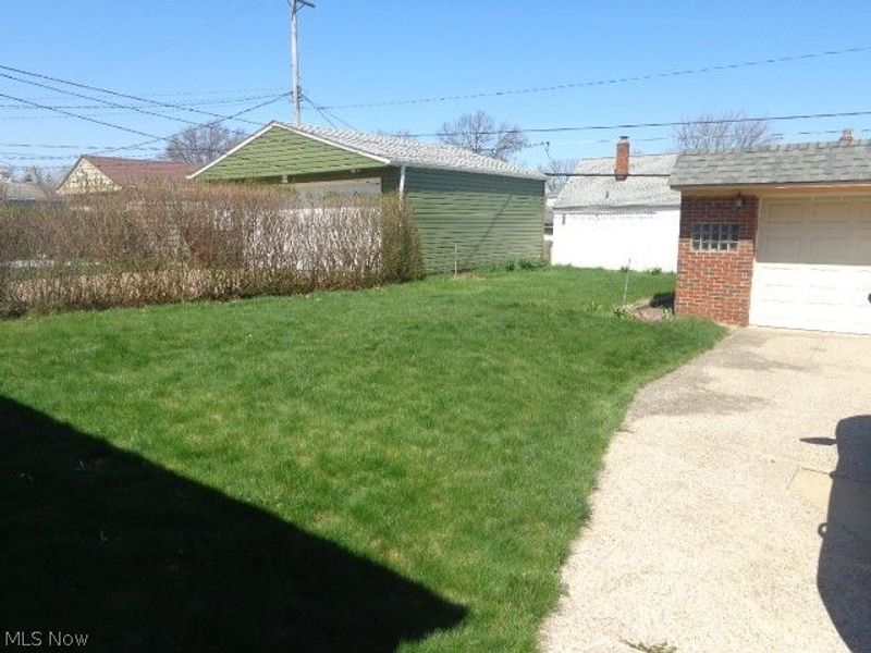 5706 Brownfield Drive, Parma, OH 44129 Photo 3