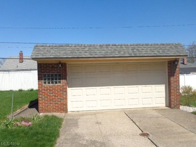 5706 Brownfield Drive, Parma, OH 44129 Photo 4