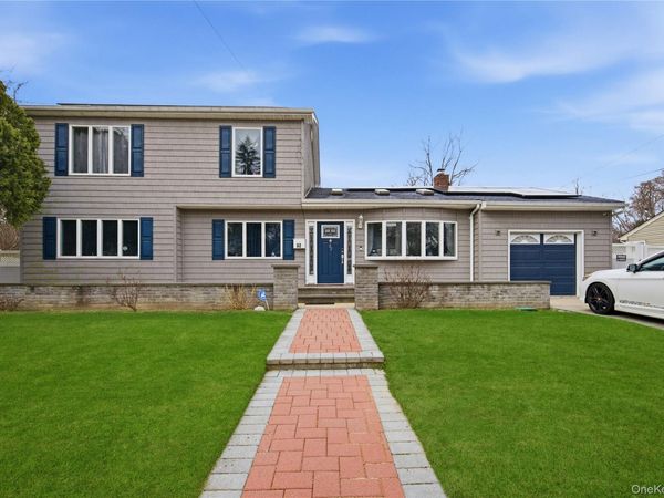 32 Landscape Drive, Wheatley Heights, NY 11798