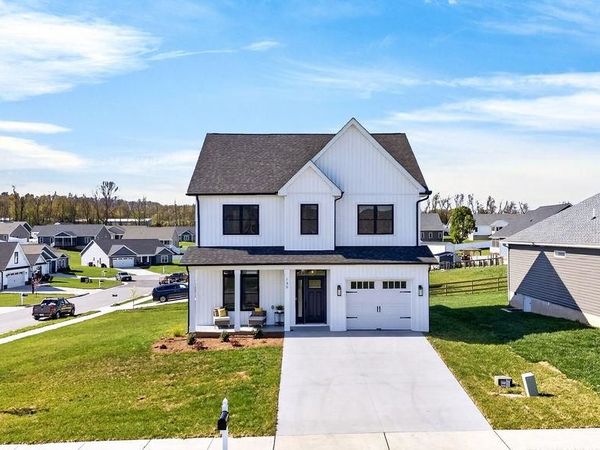 135 LANGLEY DR, WAYNESBORO, VA 22980