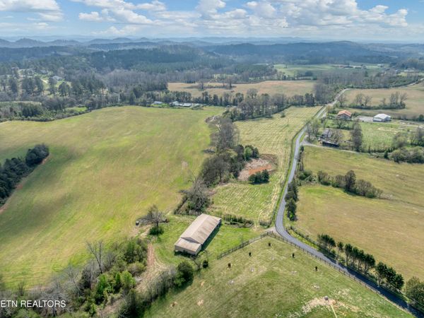 1220 Floyd Walker Rd, Maryville, TN 37801