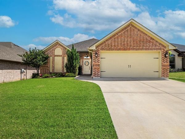 1905 Town Creek Circle, Weatherford, TX 76086