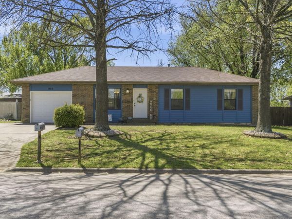 802 E Dyann Drive, Nixa, MO 65714
