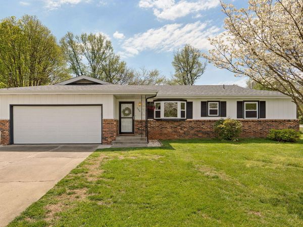 906 E Caravan Street, Springfield, MO 65803