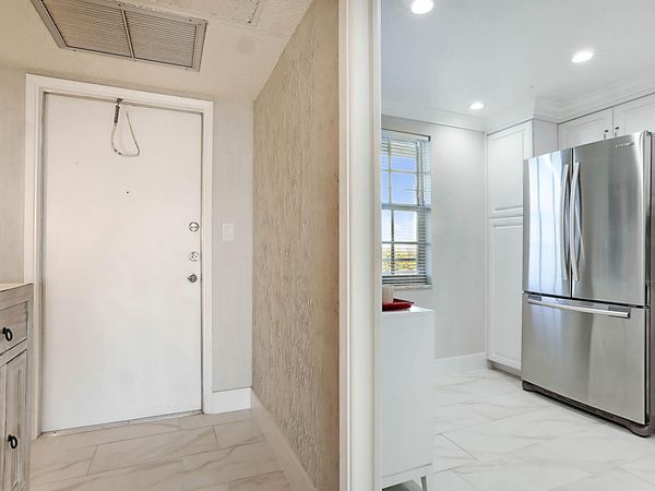 575 Oaks Lane, Unit 703, Pompano Beach, FL 33069