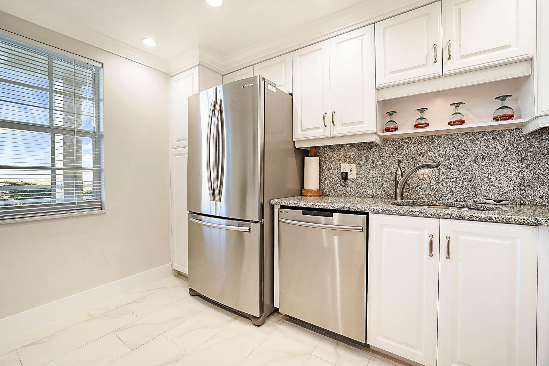 575 Oaks Lane, Unit 703, Pompano Beach, FL 33069 Photo