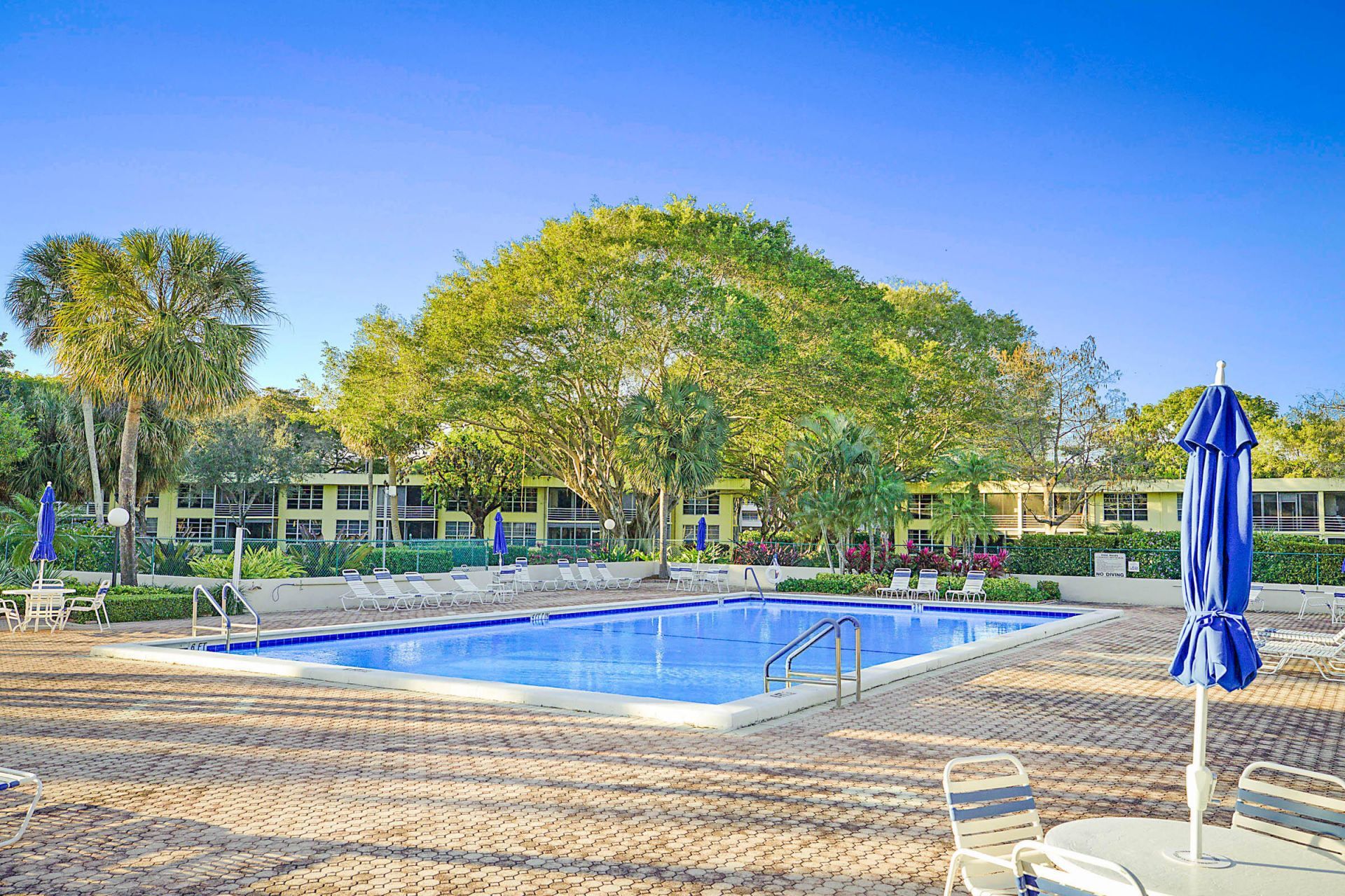 575 Oaks Lane, Unit 703, Pompano Beach, FL 33069 Photo