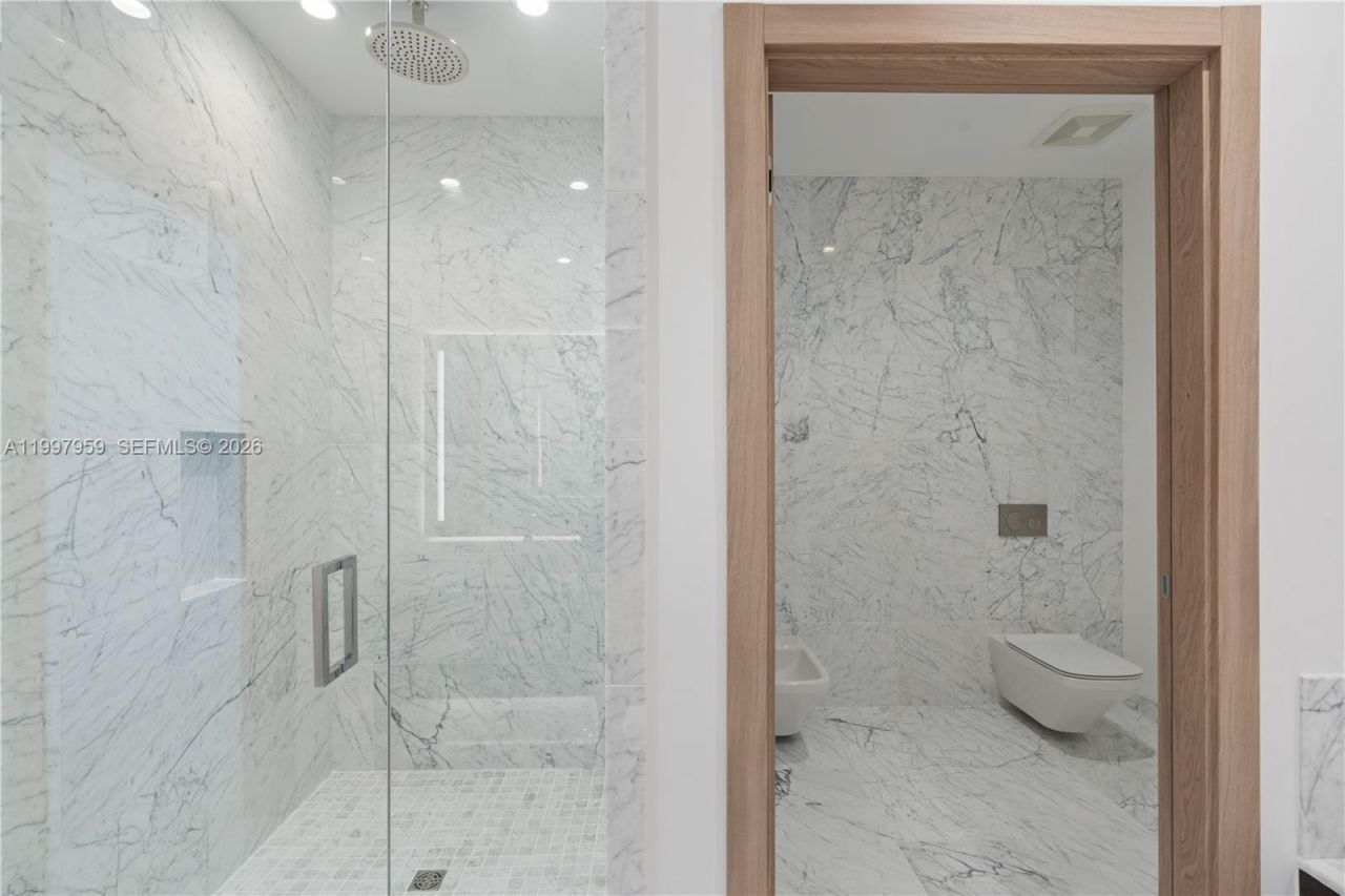 1135 103rd St, Unit 203, Bay Harbor Islands, FL 33154 Photo