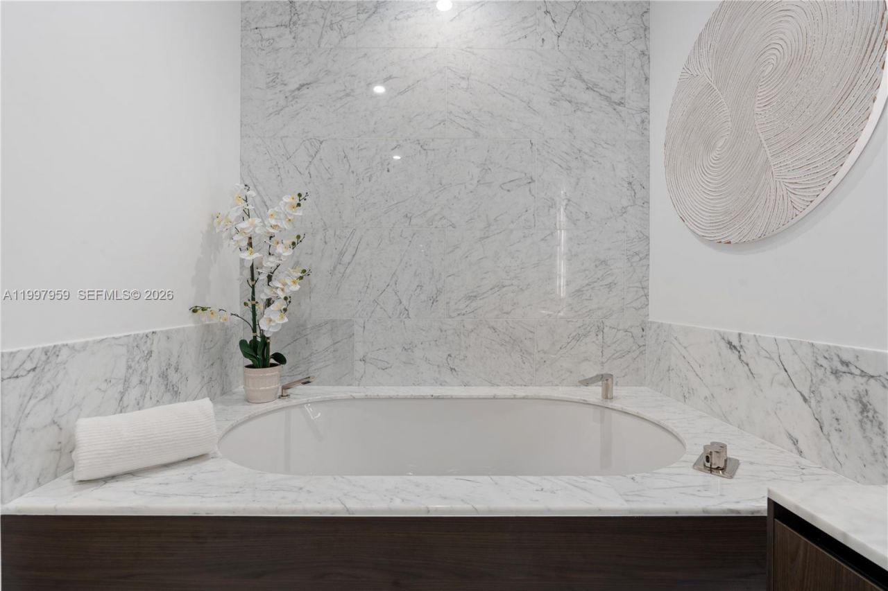 1135 103rd St, Unit 203, Bay Harbor Islands, FL 33154 Photo