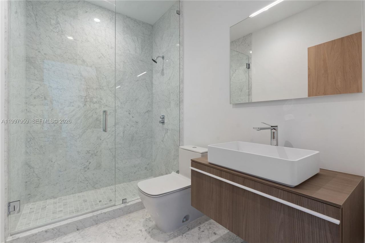 1135 103rd St, Unit 203, Bay Harbor Islands, FL 33154 Photo