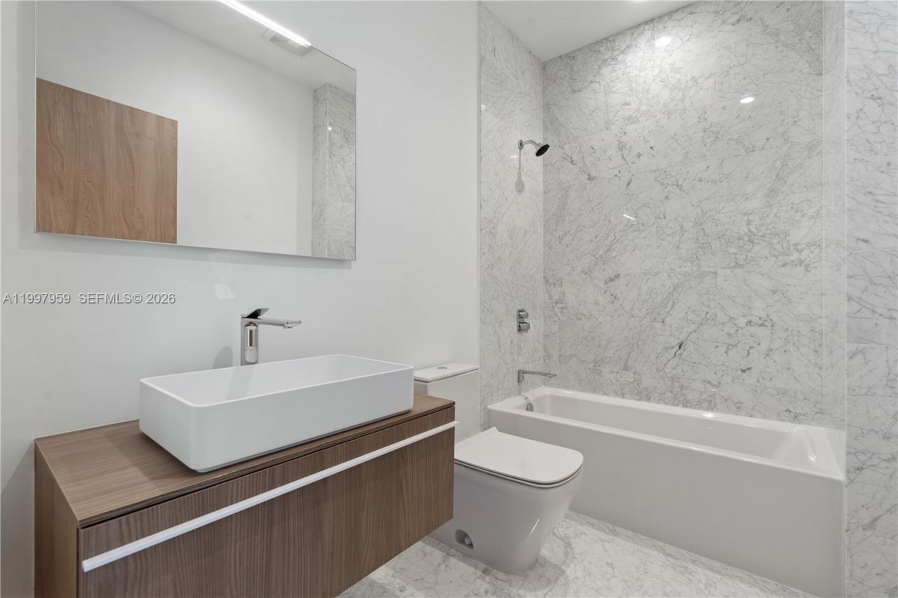 1135 103rd St, Unit 203, Bay Harbor Islands, FL 33154 Photo