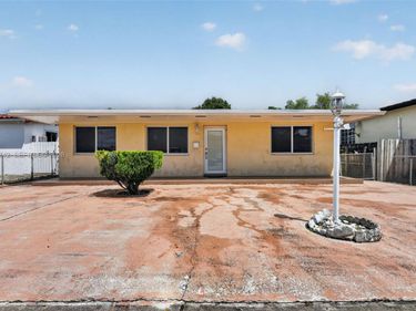 733 W 33rd St, Hialeah, FL 33012
